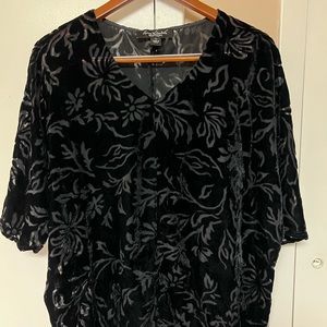 Beautiful Velvet Lace Top Size M - lightweight